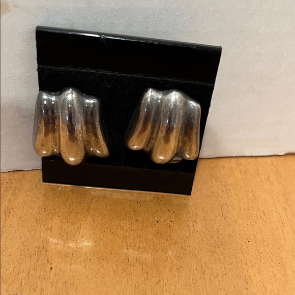 Silver Sculpted Earrings pre loved lightweight Covetted Amadeus designs silver - Picture 2 of 8